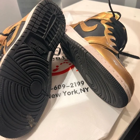 Air Jordan Black and Gold Sneakers 6.5Y - Picture 3 of 3